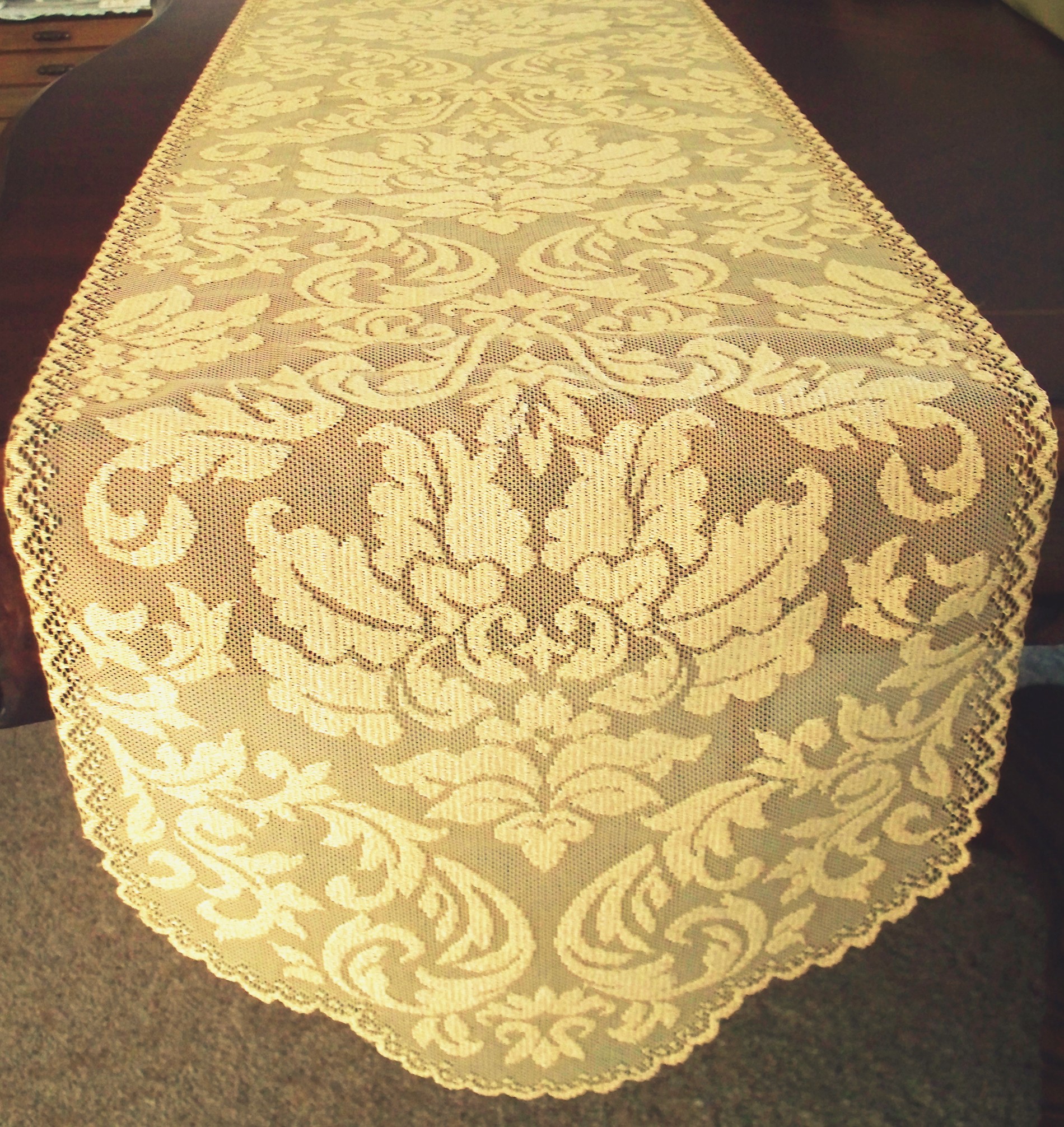 Table Runner Heritage Damask 14x64 Colonial Gold Heritage Lace